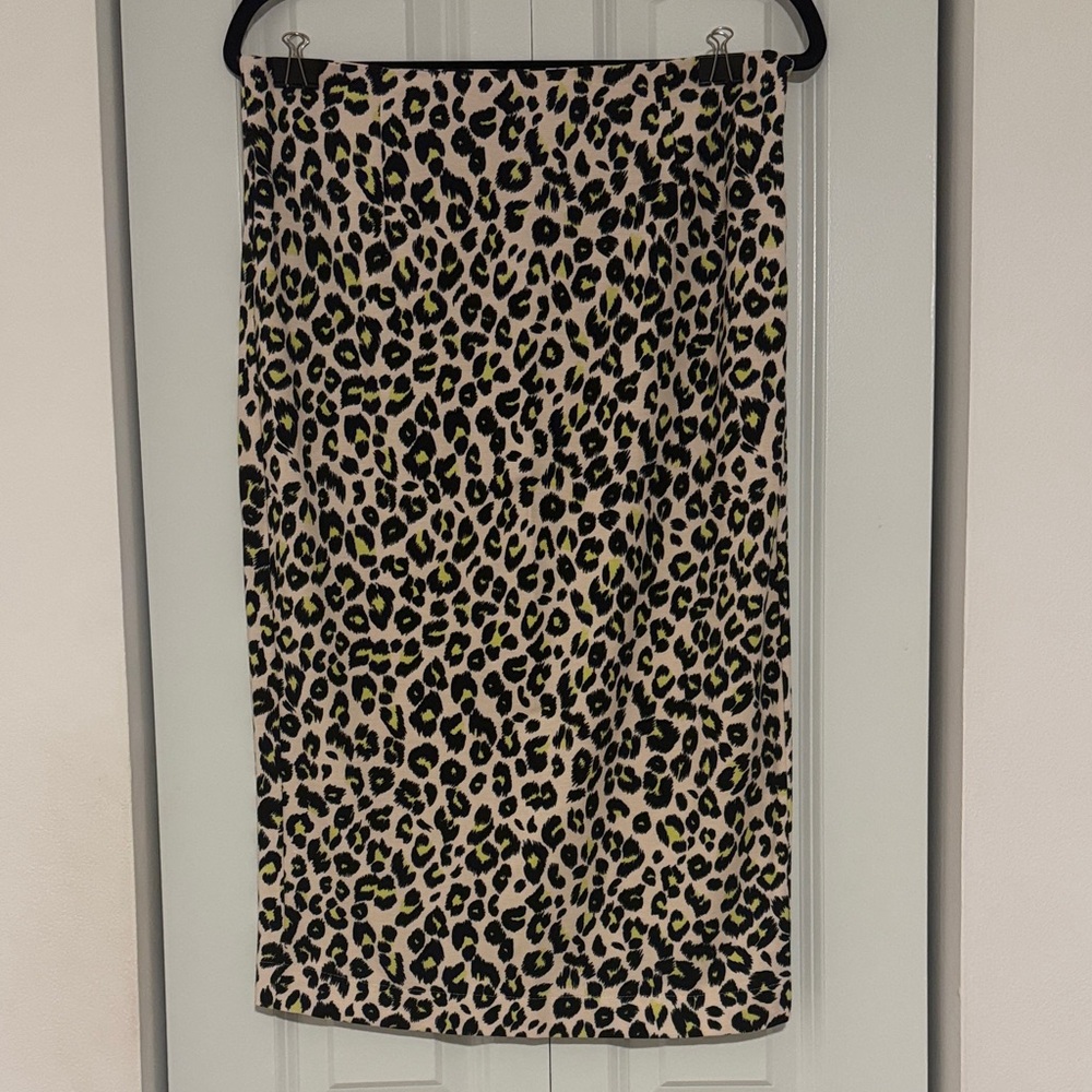 Chic Leopard Print Pencil Skirt